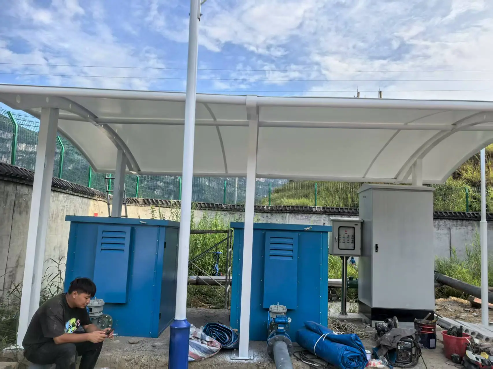 贵州关岭膜结构棚怎么选？多雨高湿山区，避开低价铁皮棚与劣质膜材坑